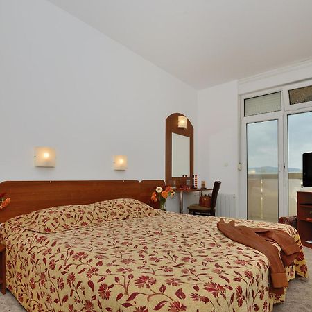 Augusta Spa Hotel Chisarja Exteriör bild