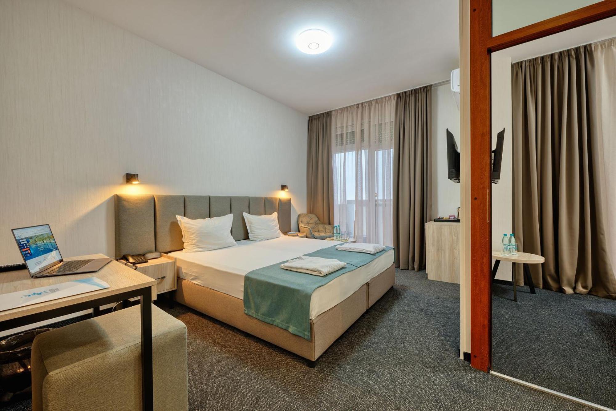 Augusta Spa Hotel Chisarja Exteriör bild