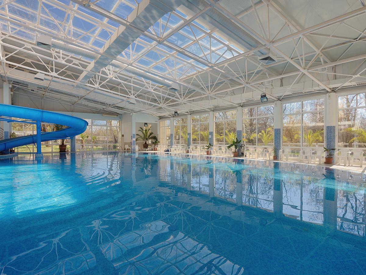 Augusta Spa Hotel Chisarja Exteriör bild